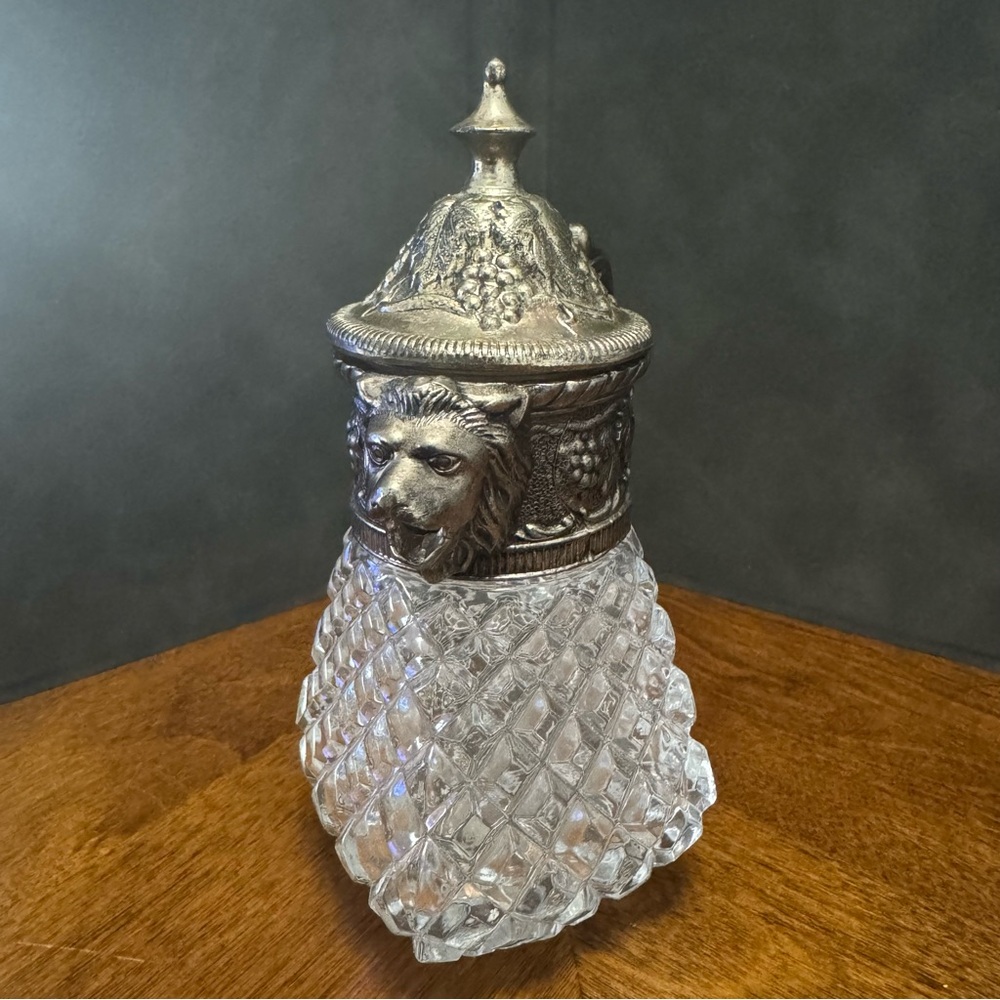 VTG Figural Lion's Head Silver Plated Crystal Syrup creamer Jug 5.5x4.5” grapes